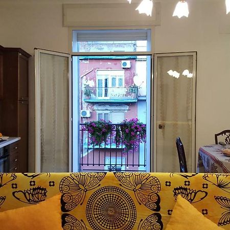 Una Casetta Al Centro Di Napoli Exterior foto