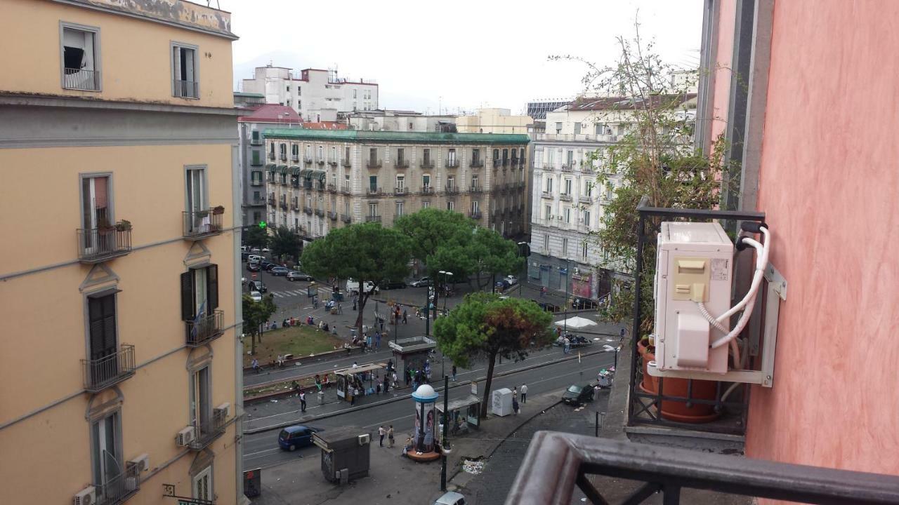 Una Casetta Al Centro Di Napoli Exterior foto